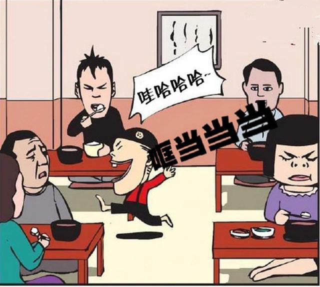 超级宝妈|解气！“熊孩子”索要邻桌牛排，宝妈试图“帮忙”，邻桌霸气回怼