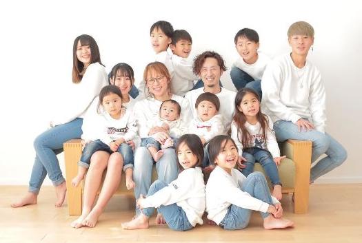 茶想曲|日本宝妈结婚20年生11个娃，一天睡不到三个小时，网友：不敢想象