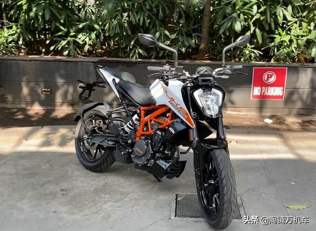 KTM 125 Duke新款亮相 油箱加大续航增长100公里