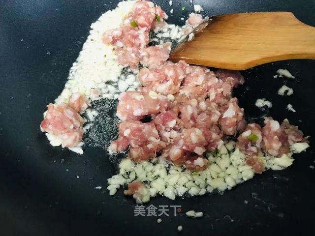 韭菜炒粉条：超好吃巨下饭，连吃三天都不腻