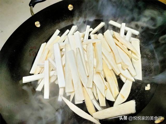 冬季进补，别总是大鱼大肉，用这2样一起炒，营养好吃又容易吸收