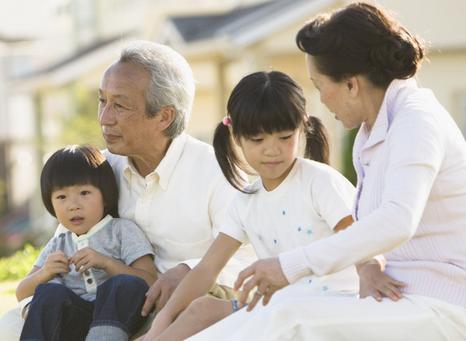 生完孩子后，婆婆出钱和出力，哪个更实际？听听过来人的真实心声