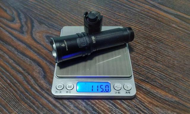 战术手电评测｜性价比之王，新兵入手体验首选