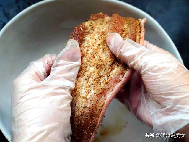 腌腊肉时，别用烟熏了，多加“这味料”，腊肉保存久，咸香味道好