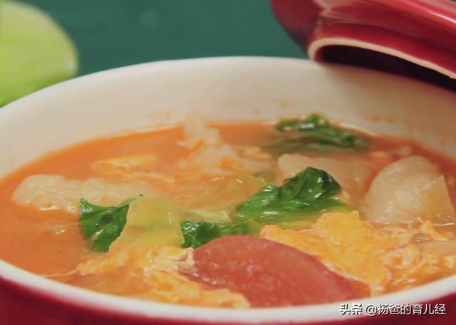 番茄蛋汤中加一味面食，软嫩营养，鲜香味美，孩子爱吃的代餐主食