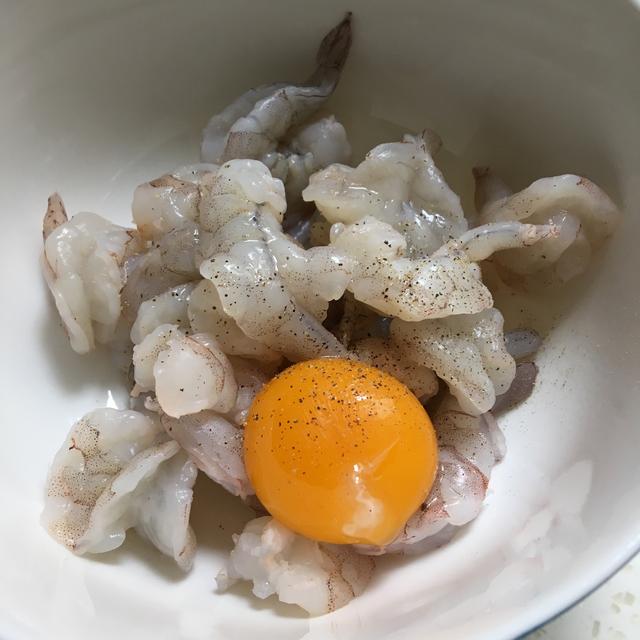 金沙虾，一个鲜字说不完，一口咬到底，才知道外酥里嫩是什么意思