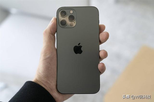 库克也没想到，iPhone12的套路没奏效！网友：我们聪明着