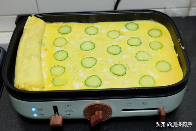 8个鸡蛋做了一盘菜，上桌就被抢，做法简单营养美味，和黄瓜最搭