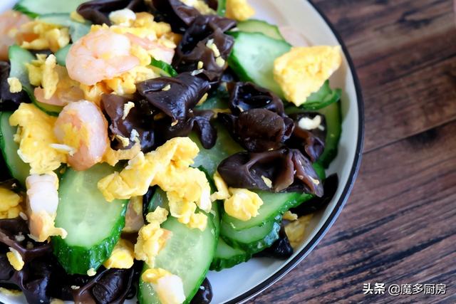 它们一起炒，简单营养好，口感清爽低脂健康，比肉还香