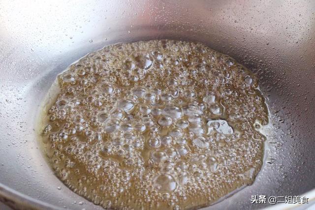 做红烧牛肉，只放生抽就错了，大厨：“多加2白”，入味还不塞牙