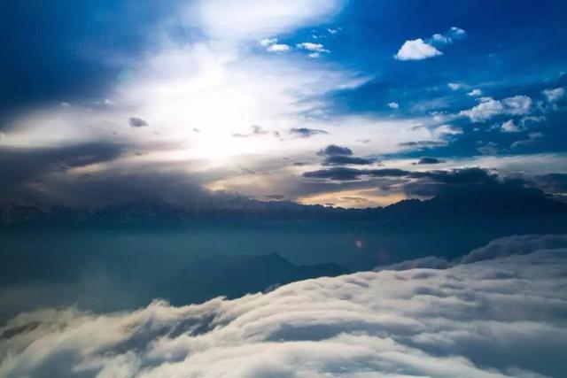 「趣旅游」带你去看四川最美的云海瀑布(附旅行必备清单)