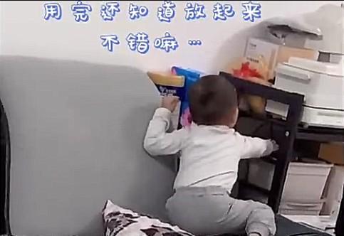 妈妈|超逗趣！深圳宝宝偷涂家中护肤品，网友：动作比妈妈还熟练