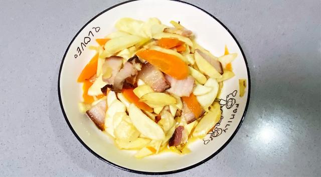 梦的色彩|胡萝卜腊肉炒茭白,颜值控都喜欢,营养全面又健康!