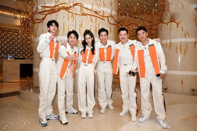 《奔跑吧》李晨身为赞助品牌代言人却不喝品牌饮料，被打马赛克|资讯早知道