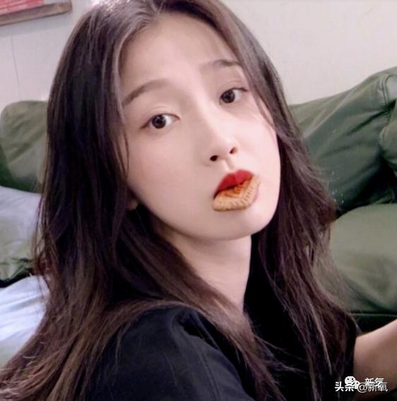 为什么95年的虞书欣一个素颜就老成这样|资讯早知道