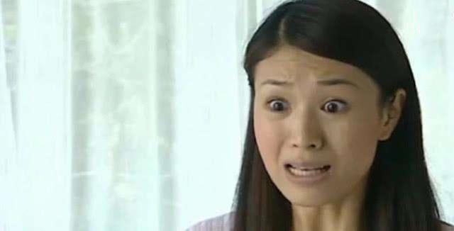 最爱笑的人|姐弟俩用奶粉“做足浴”，迷惑行为让宝妈无奈，网友：尊贵的小脚