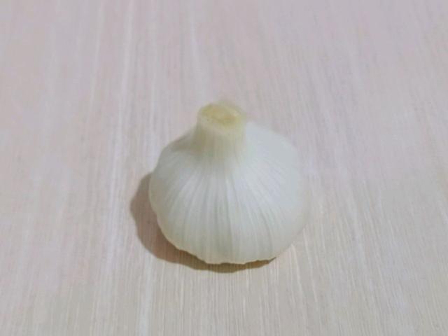 喝粥当然要搭配它，糖醋蒜几颗，一碗粥，早餐搞定