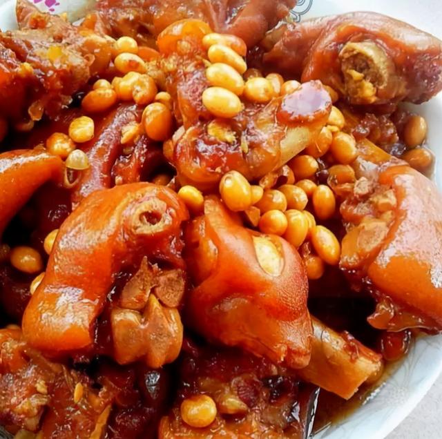 猪蹄这种做法，Q弹软烂，孩子老人吃了补钙比钙片强，家常又简单