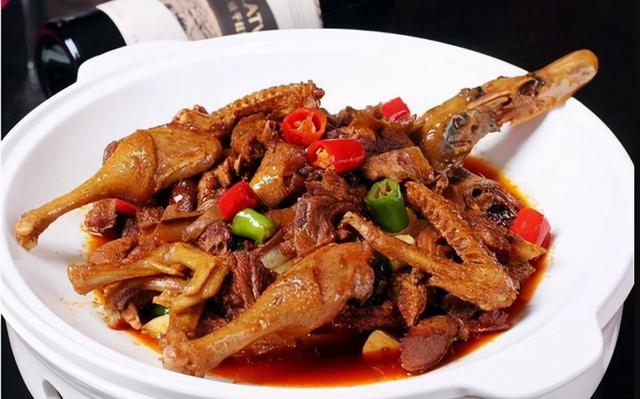 想吃啤酒鸭？不用去饭店，大厨教你在家做，不腥不腻吃着真过瘾