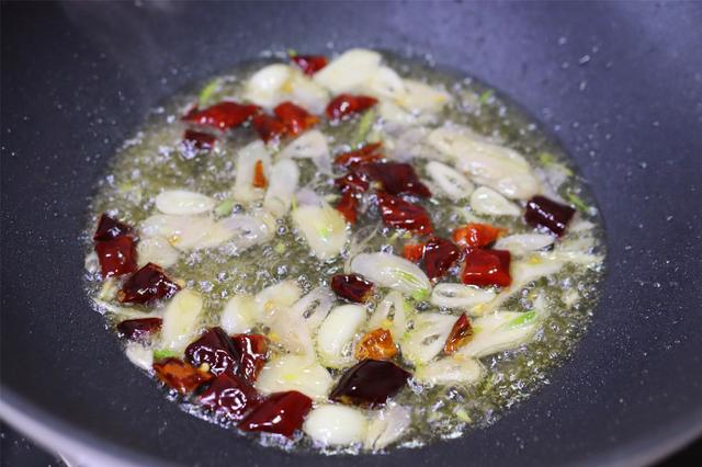 炒土豆丝，什么时候放醋？焯不焯水？弄懂2个重点，土豆酸辣脆爽