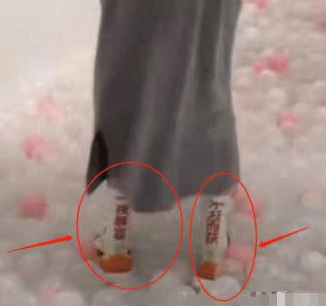 故事没我|万茜将人生理想印在袜子上，当放大看清后，网友：这也太真实了