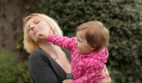 有趣生活|孩子从小就是“暴力狂”，摔摔打打经常发生，让妈妈们很担心