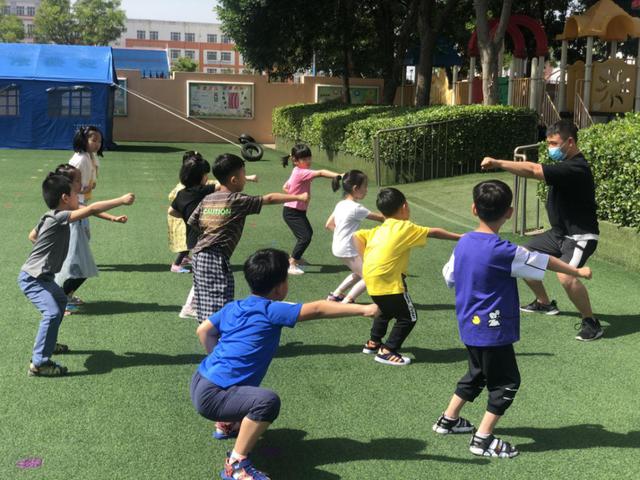 超级宝妈|“疫”别重逢，笑迎开学。一起来看一看今日复课的景象吧
