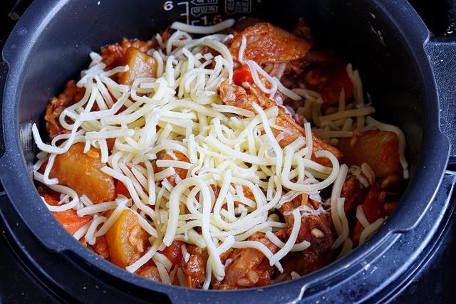 韩式芝士鸡翅饭，在家轻松做芝士焗饭，一点不比外面差，满满拉丝