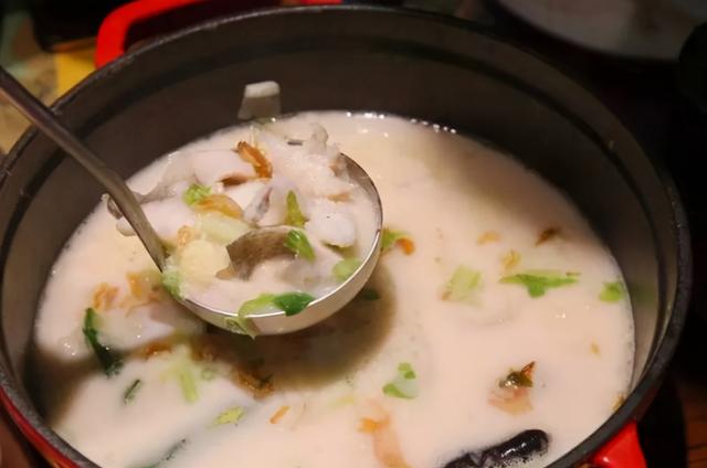 炖鱼汤，3步要做好！记住“2加4不加”，保证浓白鲜美，还不腥