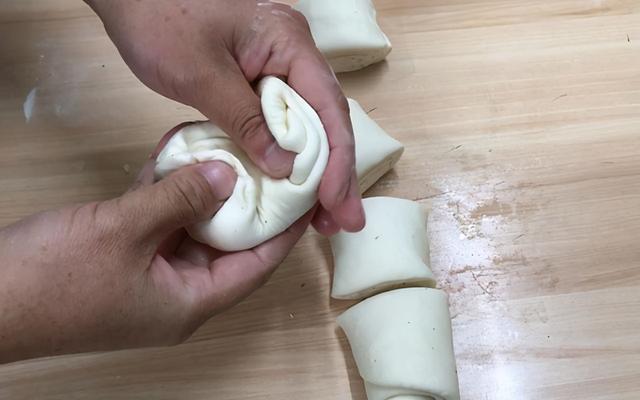 冬季早餐，家人爱吃韭菜饼，饱腹抗饿，简单营养，配上豆浆暖和和