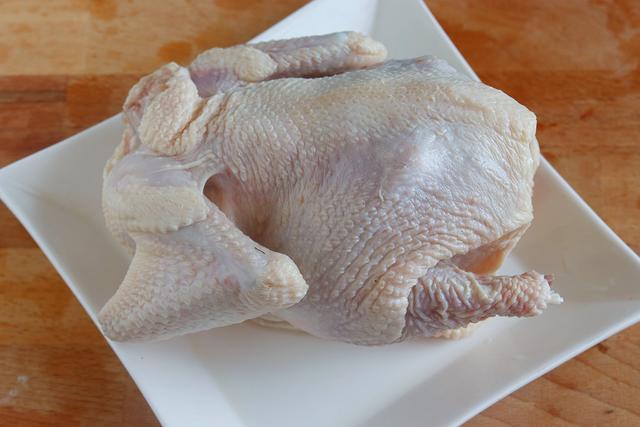 不加一滴水，用家里电饭锅就能轻松做出，鲜香四溢盐焗鸡，太香了