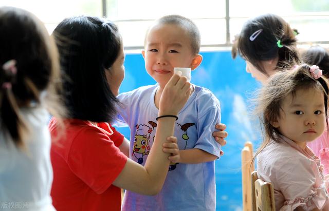 3岁大的宝宝有这几种表现，说明安全感极度缺乏，宝妈可要警惕