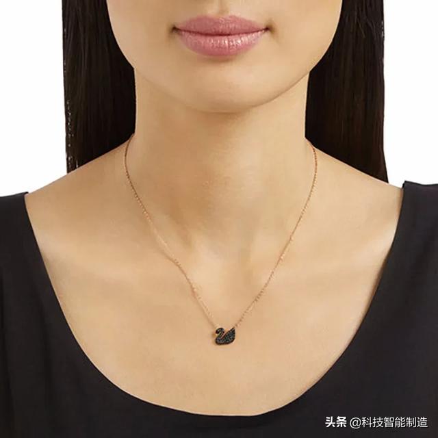 时尚探究社施华洛世奇火了125年的奢侈品牌，人造玻璃，价格却堪比天然水晶