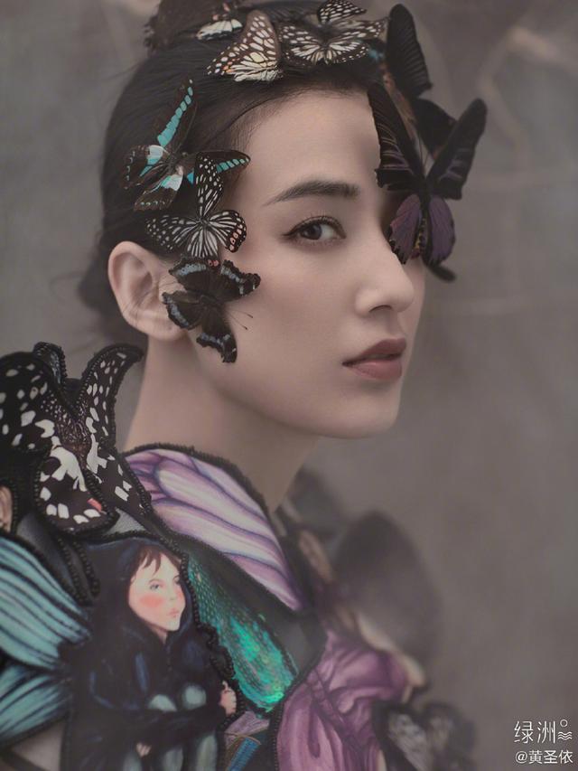 「中国青年网」37岁黄圣依“化茧成蝶”穿纱裙露美背宛如仙女