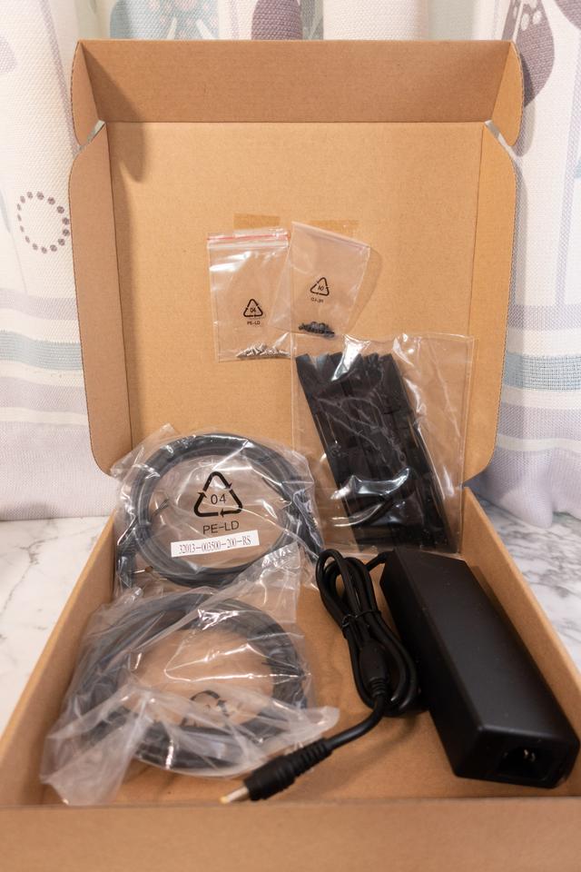 超详细Emby和Jellyfin对比！威联通TS-551：挂黑裙，转原盘如何？