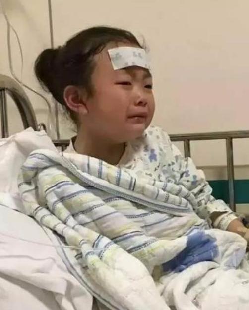超级宝妈■四岁女娃说娃娃会“眨眼”，母亲不以为然，直到孩子发烧进医院
