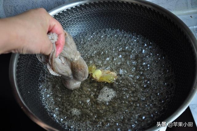 用煮饺子的方法煮八爪鱼，爽试爽成功，又脆又嫩特好吃