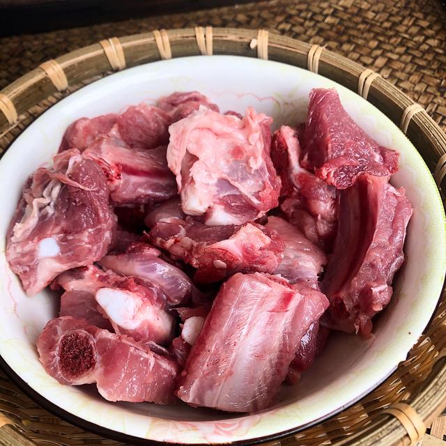 炖排骨煮猪肉时，牢记“3不放”，汤鲜美好喝，肉香味正还没腥味