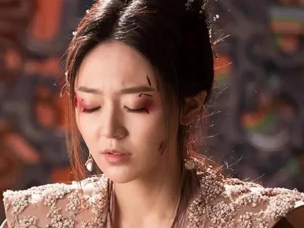 心动奶盖|欺负白浅的人都受到教训，唯独她白浅不敢招惹，还得给她跪下