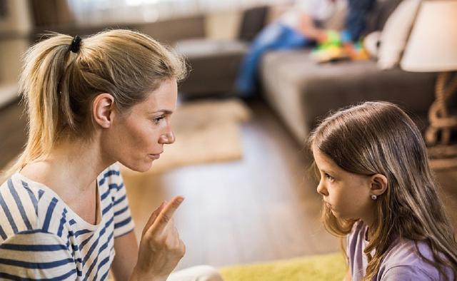 如何让孩子不骄傲自满？别使用打击教育，聪明父母要学会“降温”