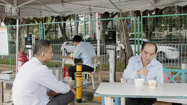 深圳的哥20年蜕变：从月入1千到过万，成网约车平台接单王