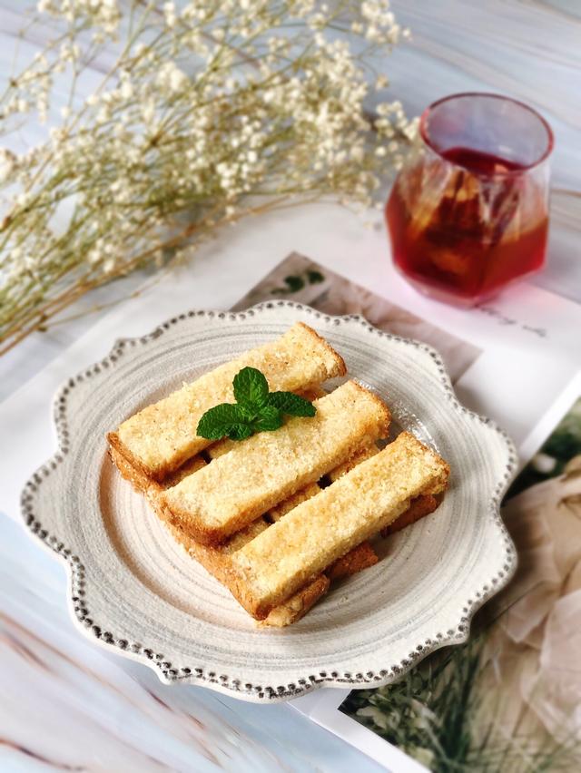 吐司片吃不完，就换一种新吃法，变身美味的下午茶点