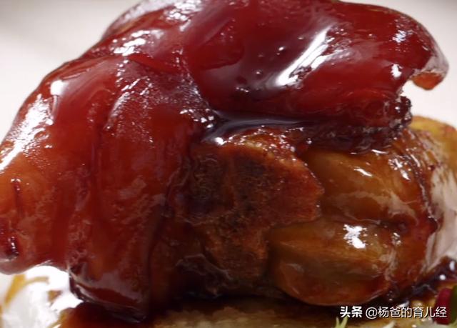香煎馒头搭配酱香猪脚，孩子爱吃的居家美食，软烂鲜香，美味解馋