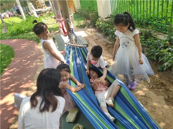 齐鲁东营资讯|亲亲宝贝欢迎“回家”——广饶街道中心幼儿园的开园第一天