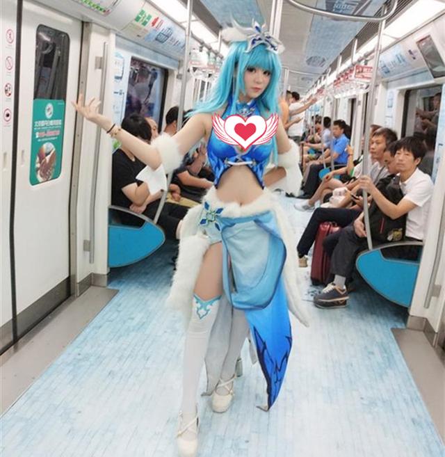 #超级宝妈#那些不被家长理解的二次元现象，妈妈：微信头像太难看，换一个
