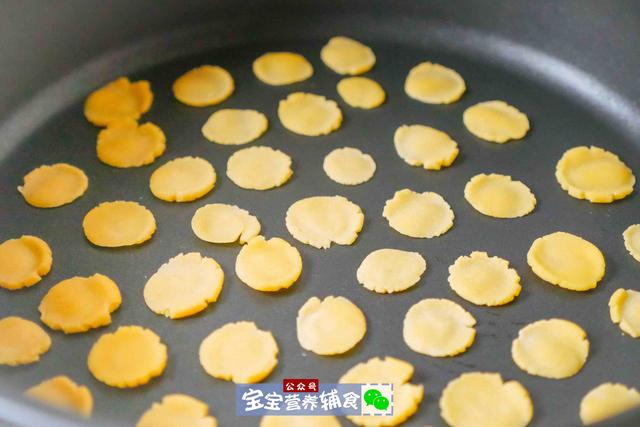 「超级宝妈」春季吃它正合适，一口平底锅就能做！宝宝舔着手指吃光宝宝辅食