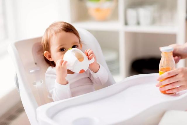 幸福的小调|第一次给宝宝喂奶，初乳看上去“脏脏的”，究竟能喝吗？