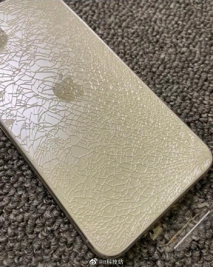 「太平洋电脑网」高手解锁iPhone 11 Pro Max钻石水晶纹路，摔成艺术品