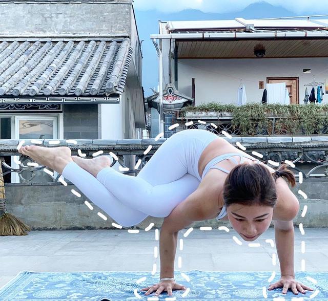 流年絮语|国际范十足的章子怡，穿衣搭配引领时尚，修长腿型怎么穿都好看