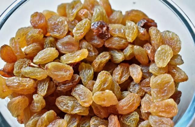 葡萄干|葡萄干加它泡一泡，补肝肾、养气血、降血压！名老中医都爱吃